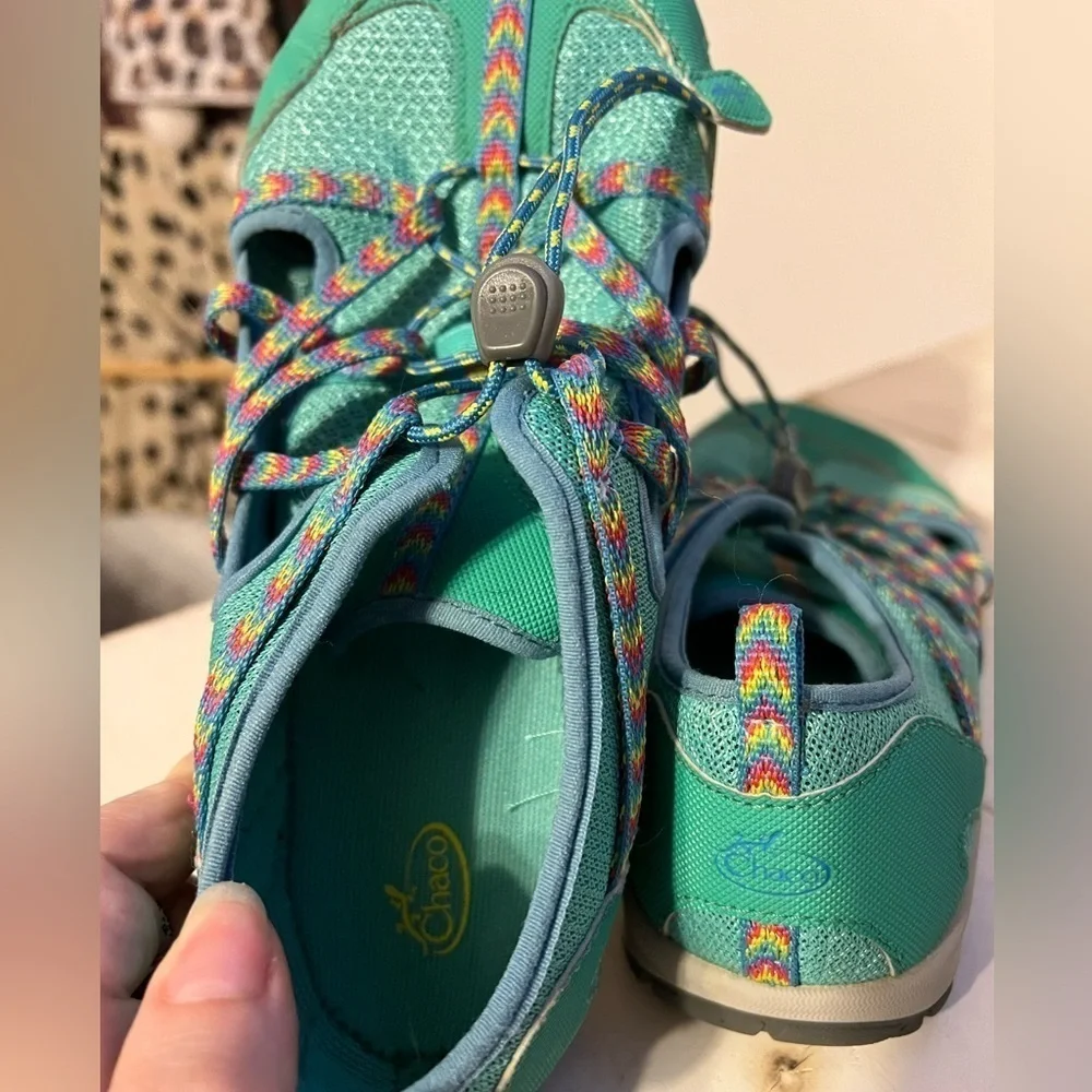Chaco Outcross Sneaker in Teal Size 6 Junior/Kids